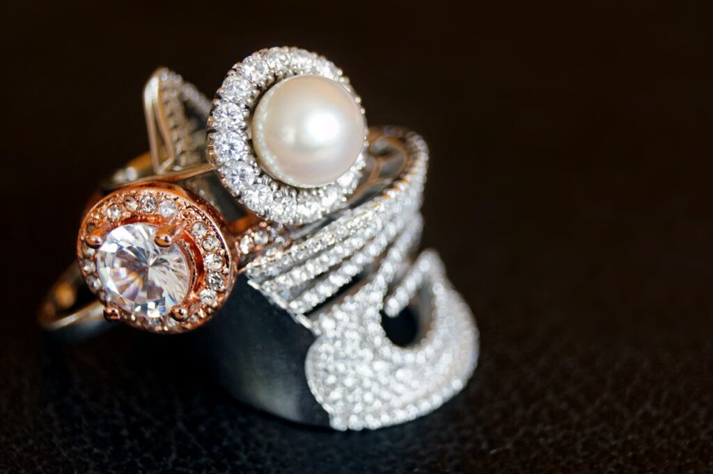 HOW TO CLEAN AND POLISH JEWELRY